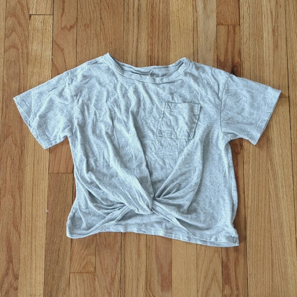 Nordstrom gray crop short sleeved top with gathered hem